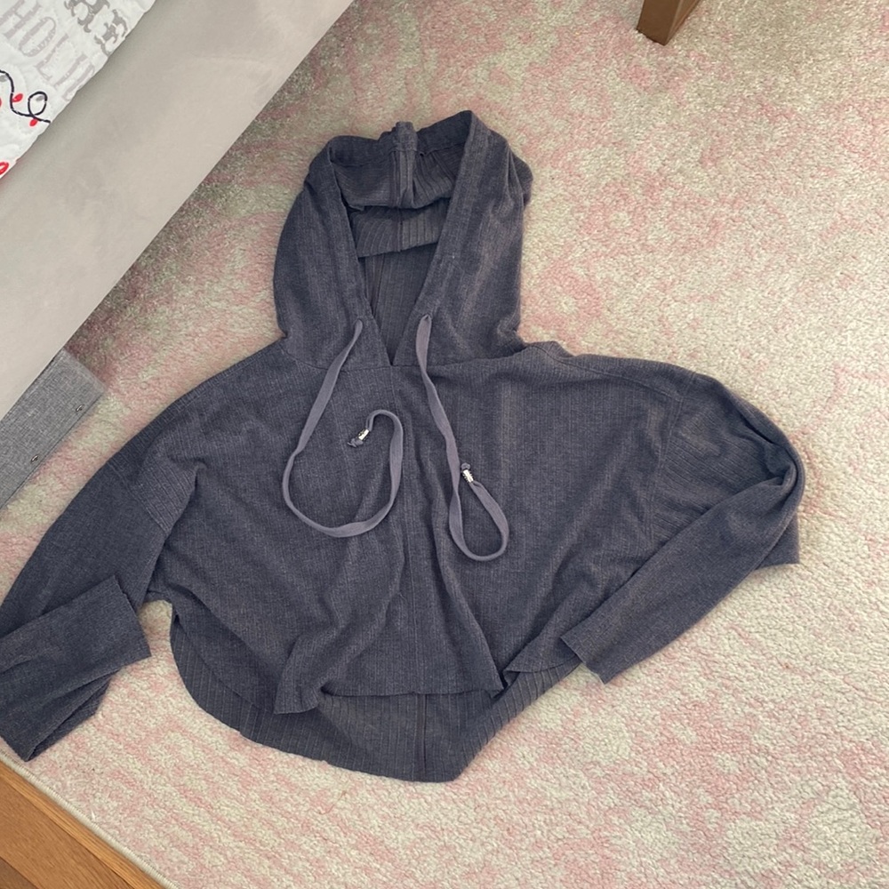 cropped sweatshirt